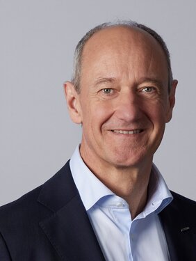 Dr. Roland Busch